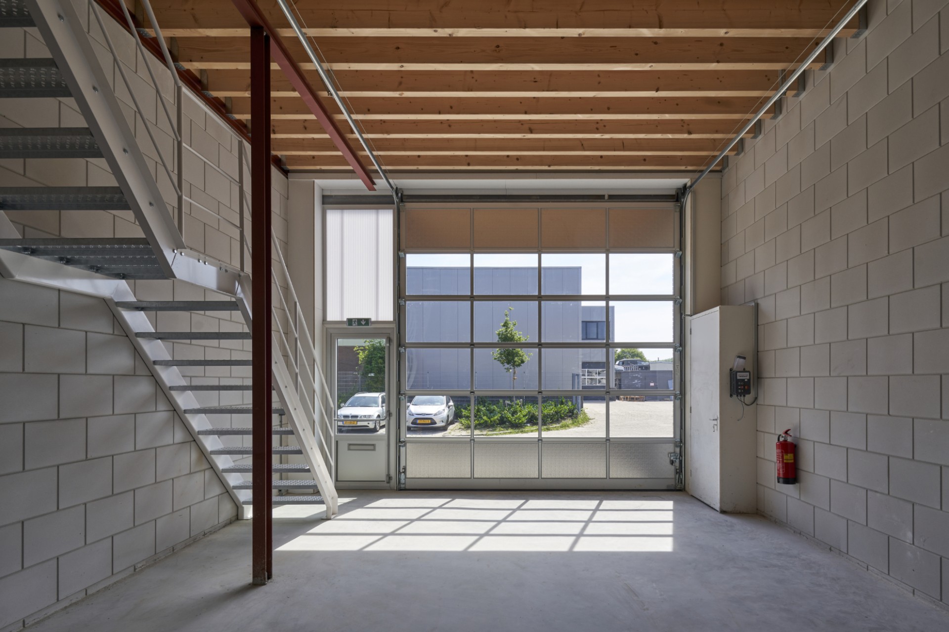 Bedrijfspand_met_symbolische_sheddaken_4 Bedrijfspand_met_symbolische_sheddaken_4.jpg