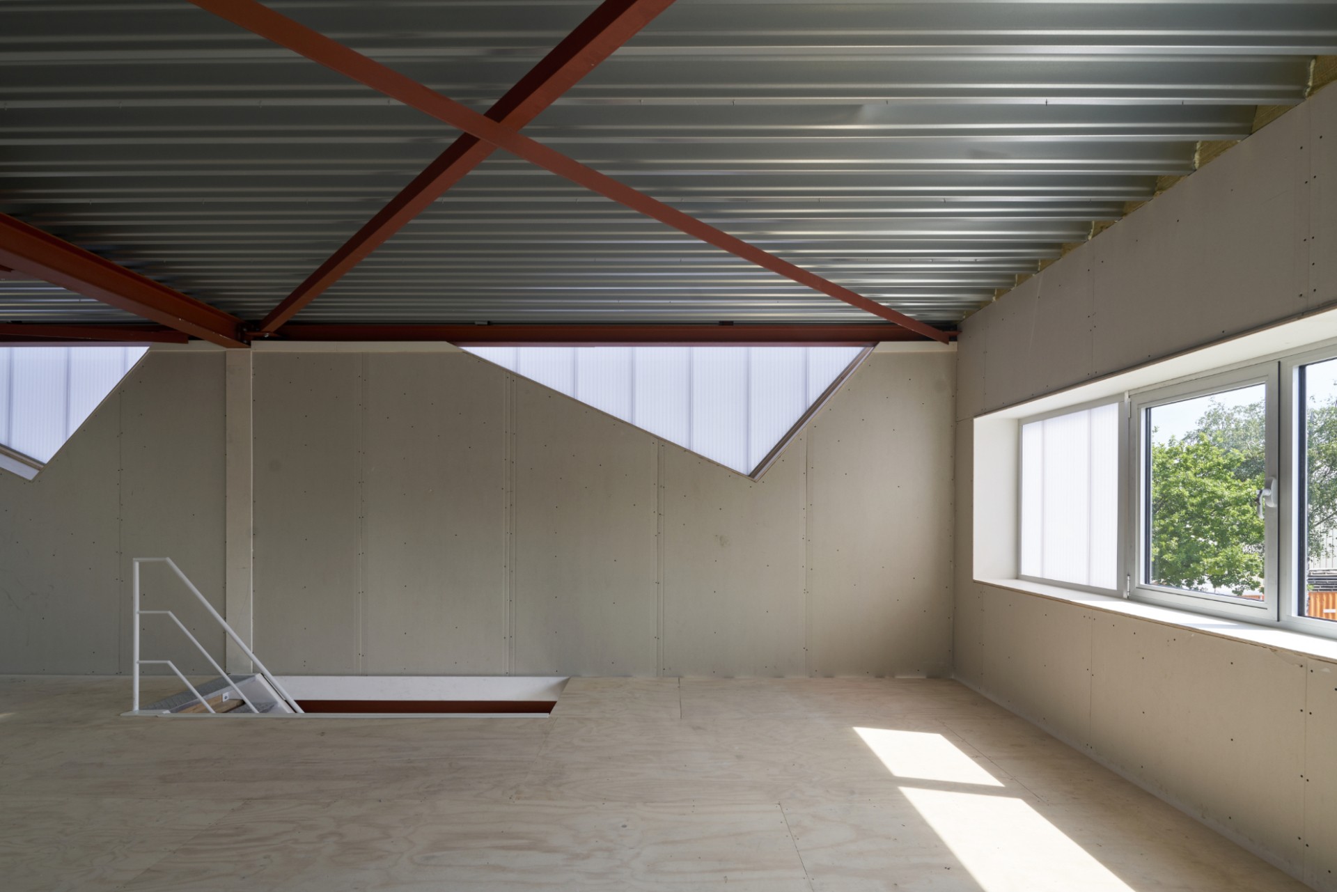 Bedrijfspand_met_symbolische_sheddaken_5 Bedrijfspand_met_symbolische_sheddaken_5.jpg