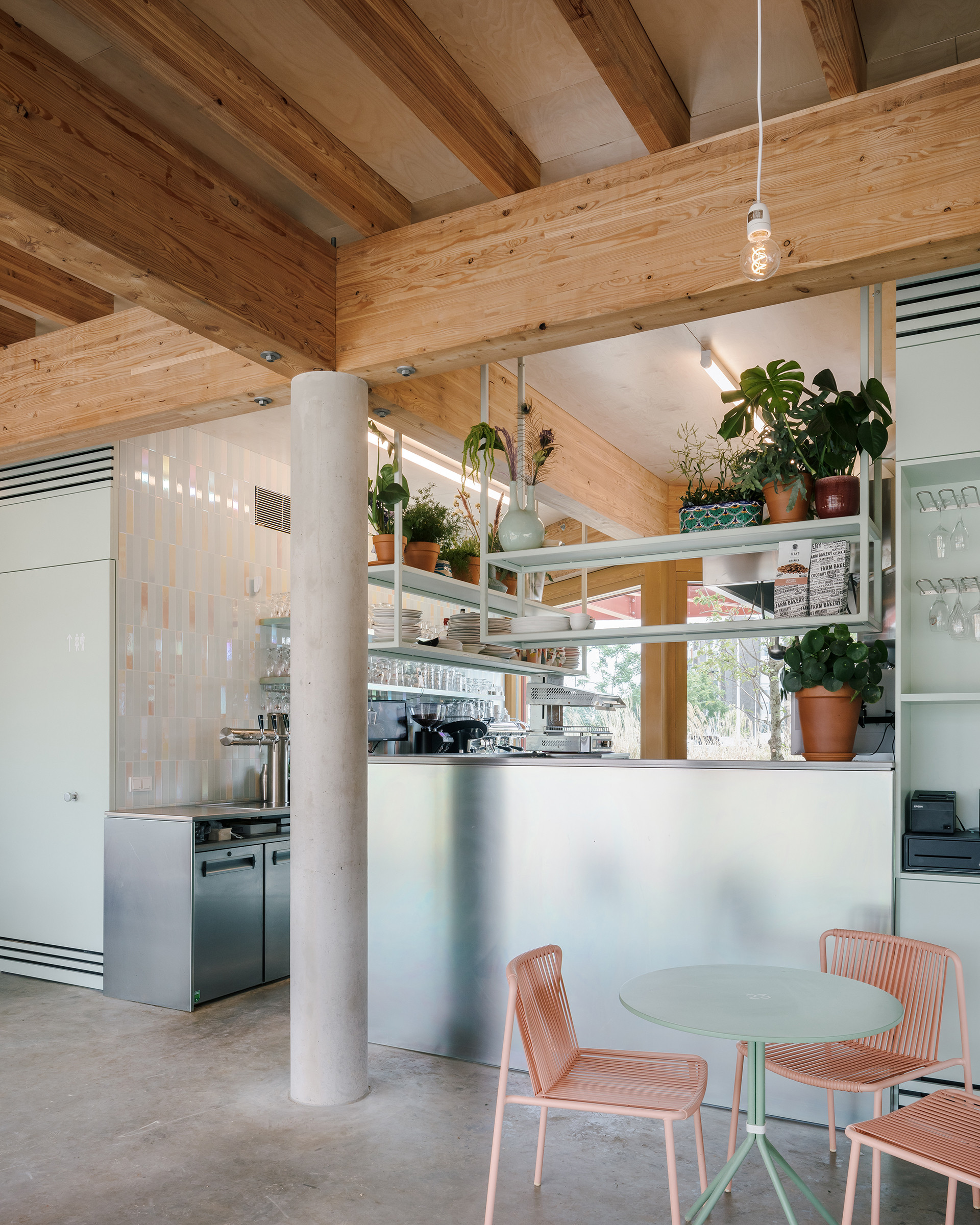 Restobar Mama 05 Restobar Mama 05.jpg