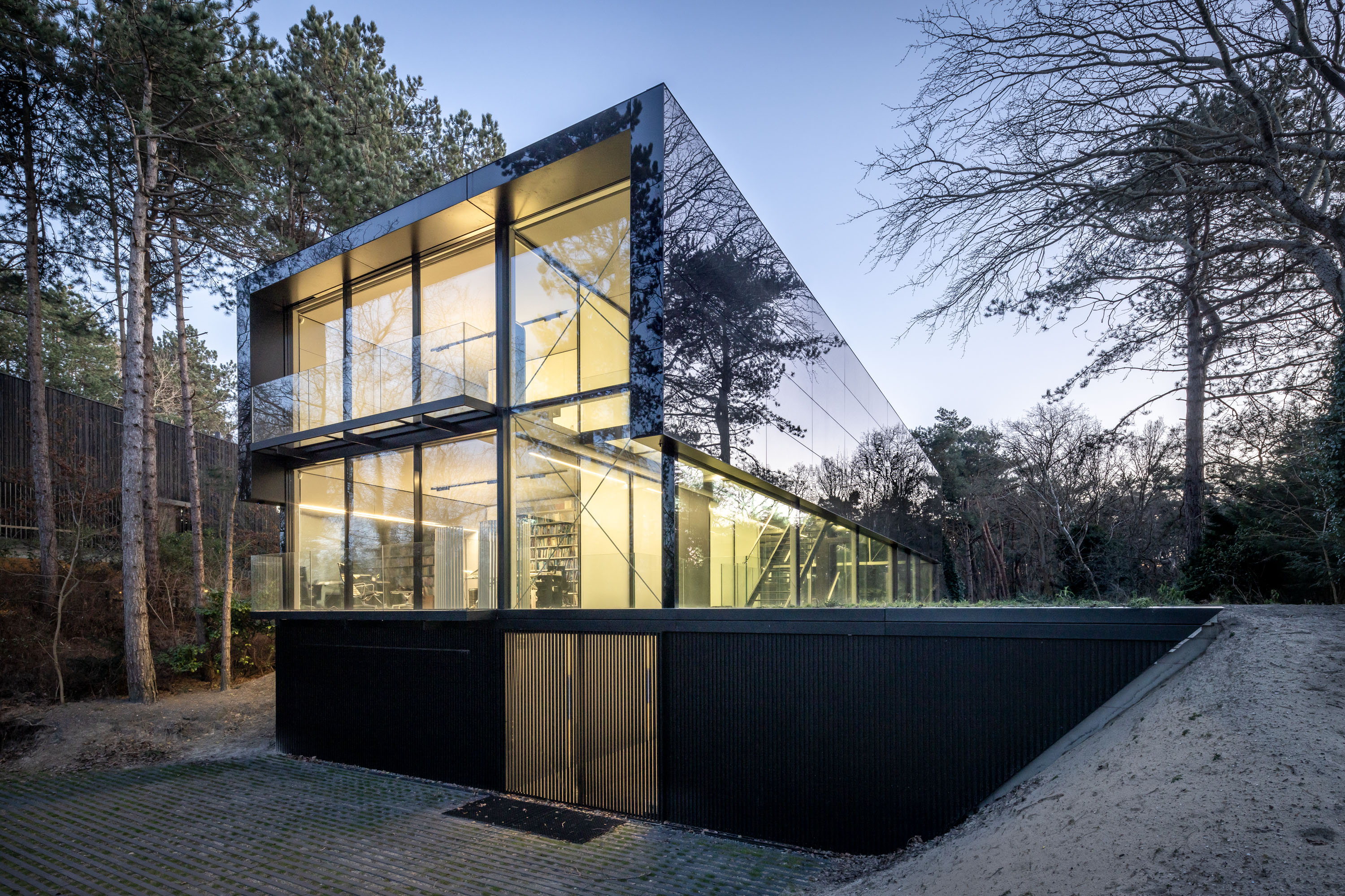 hero_exterior_Lucasvanderwee_villa_meijendel
