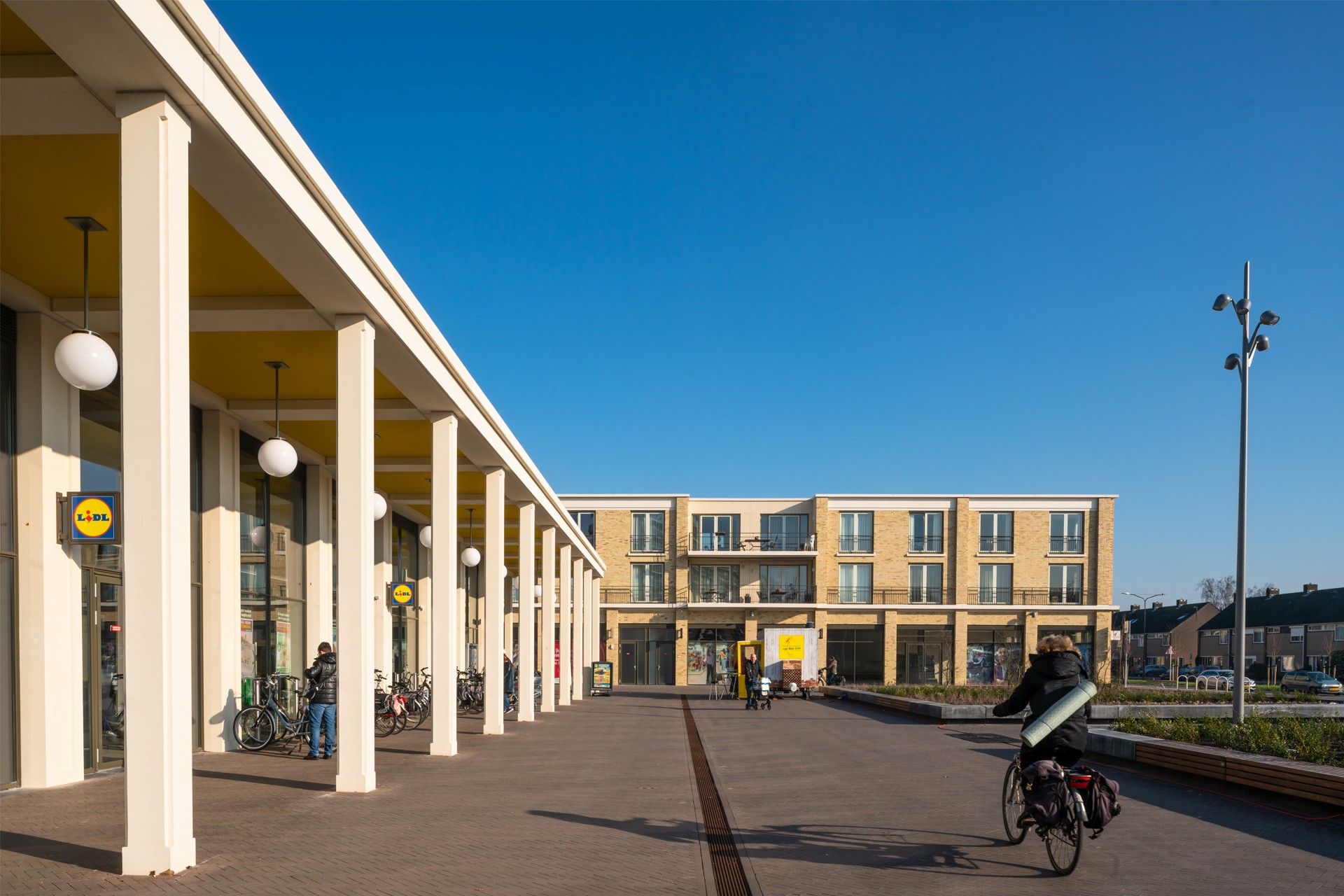 Winkelgebouwen en parkeergarage Stadsdeelhart Anklaar - Hoofdfoto