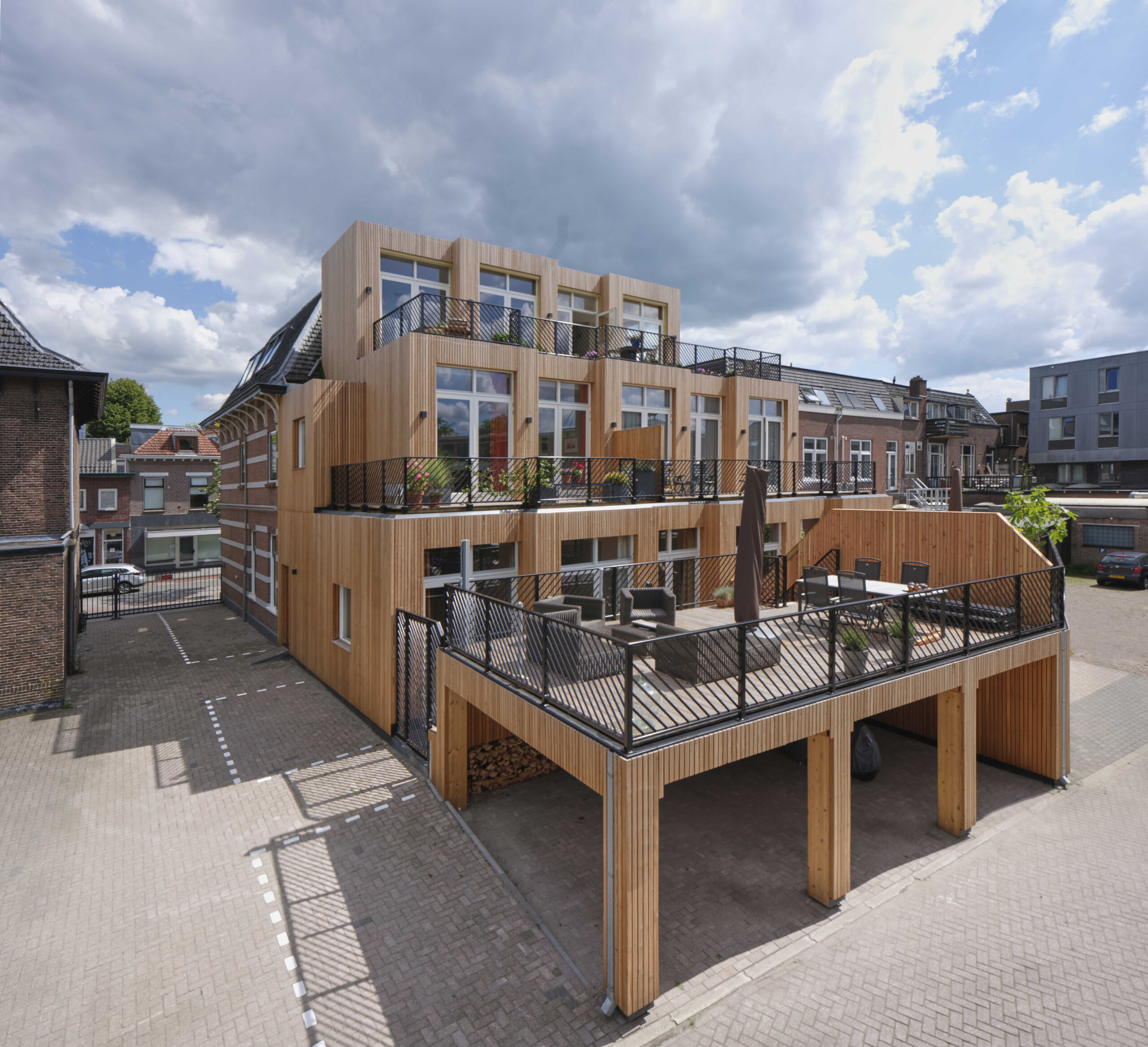 Stadsvilla met houten zijde - Hoofdfoto