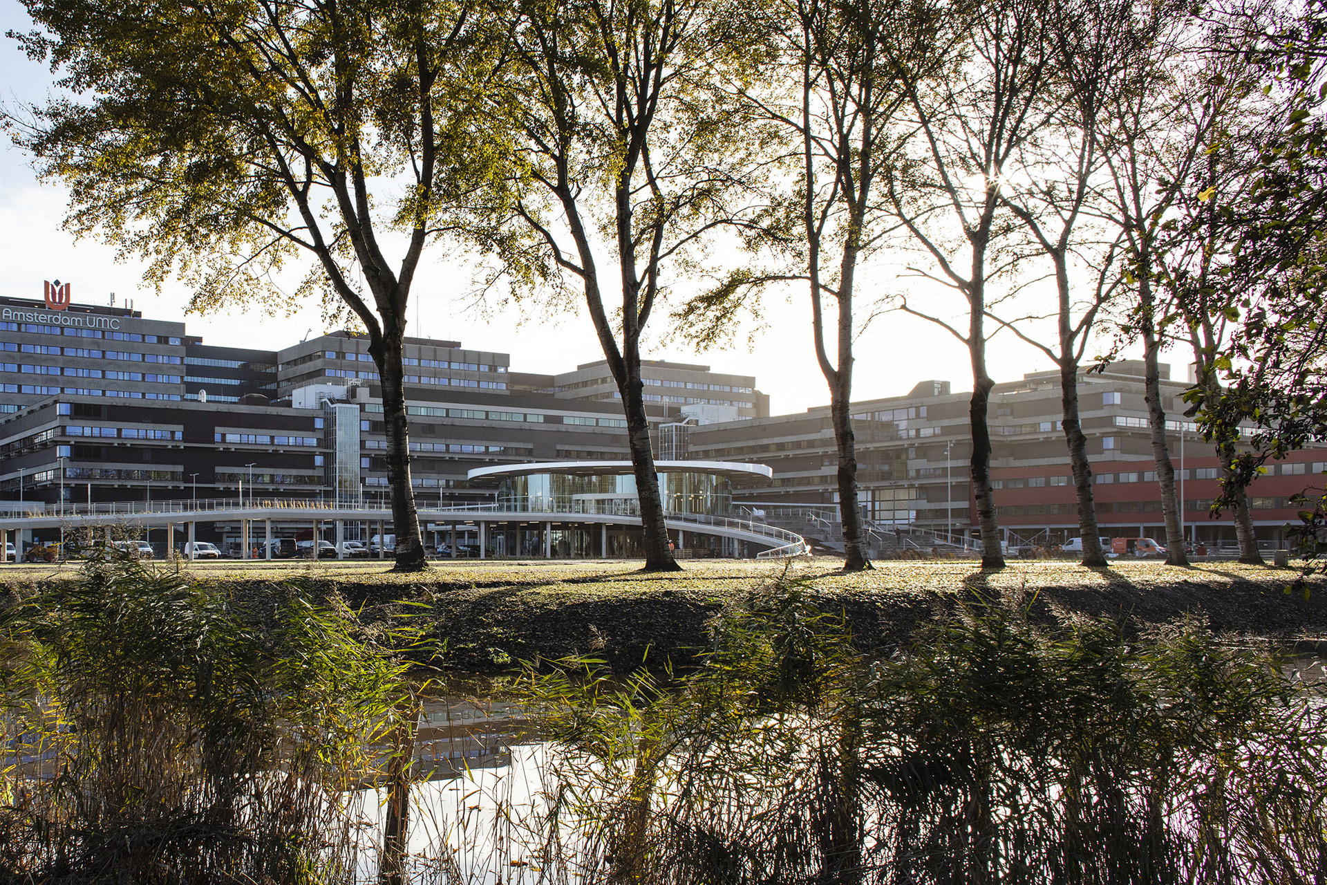 Entreepark en paviljoen Amsterdam UMC, locatie AMC - Hoofdfoto