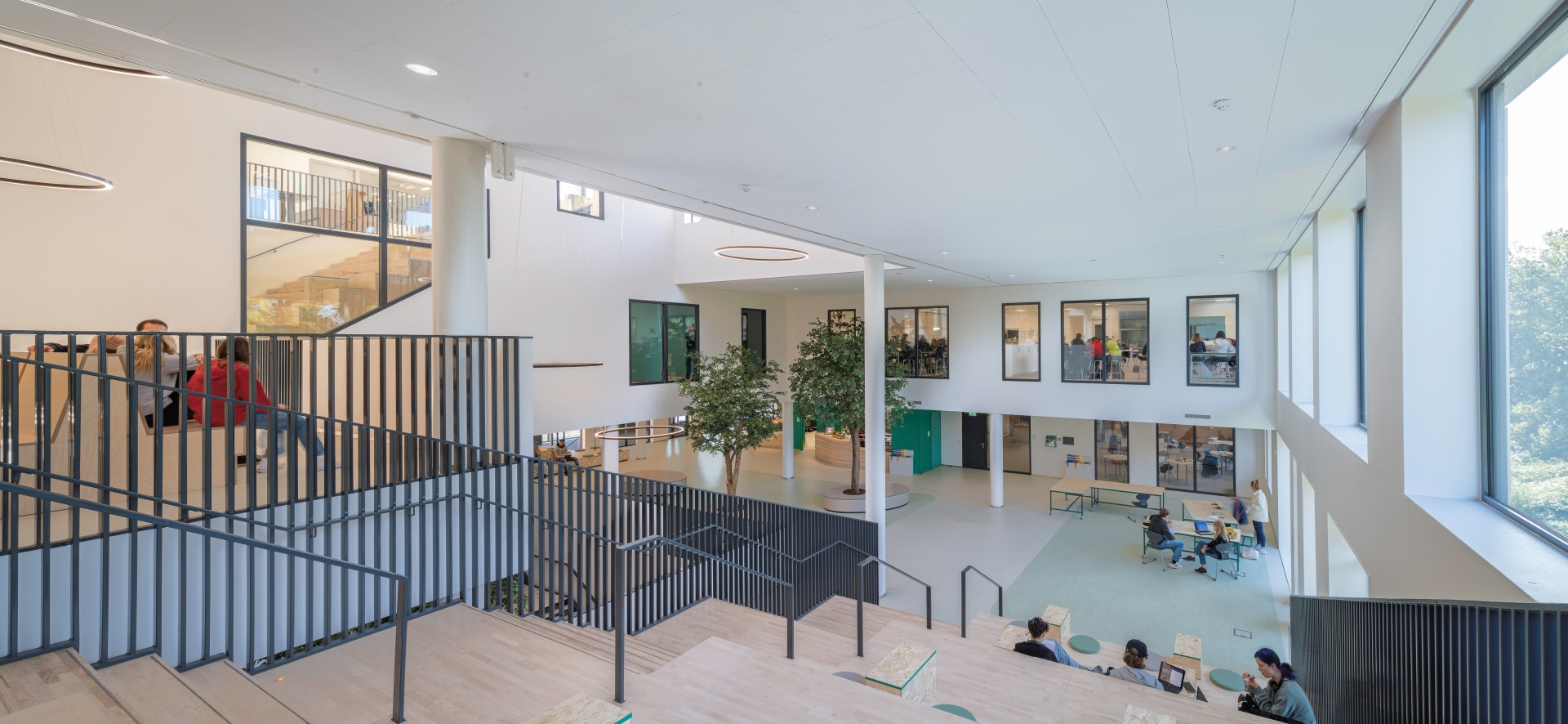 Spinoza20first en sporthal Bajeskwartier Amsterdam - Hoofdfoto