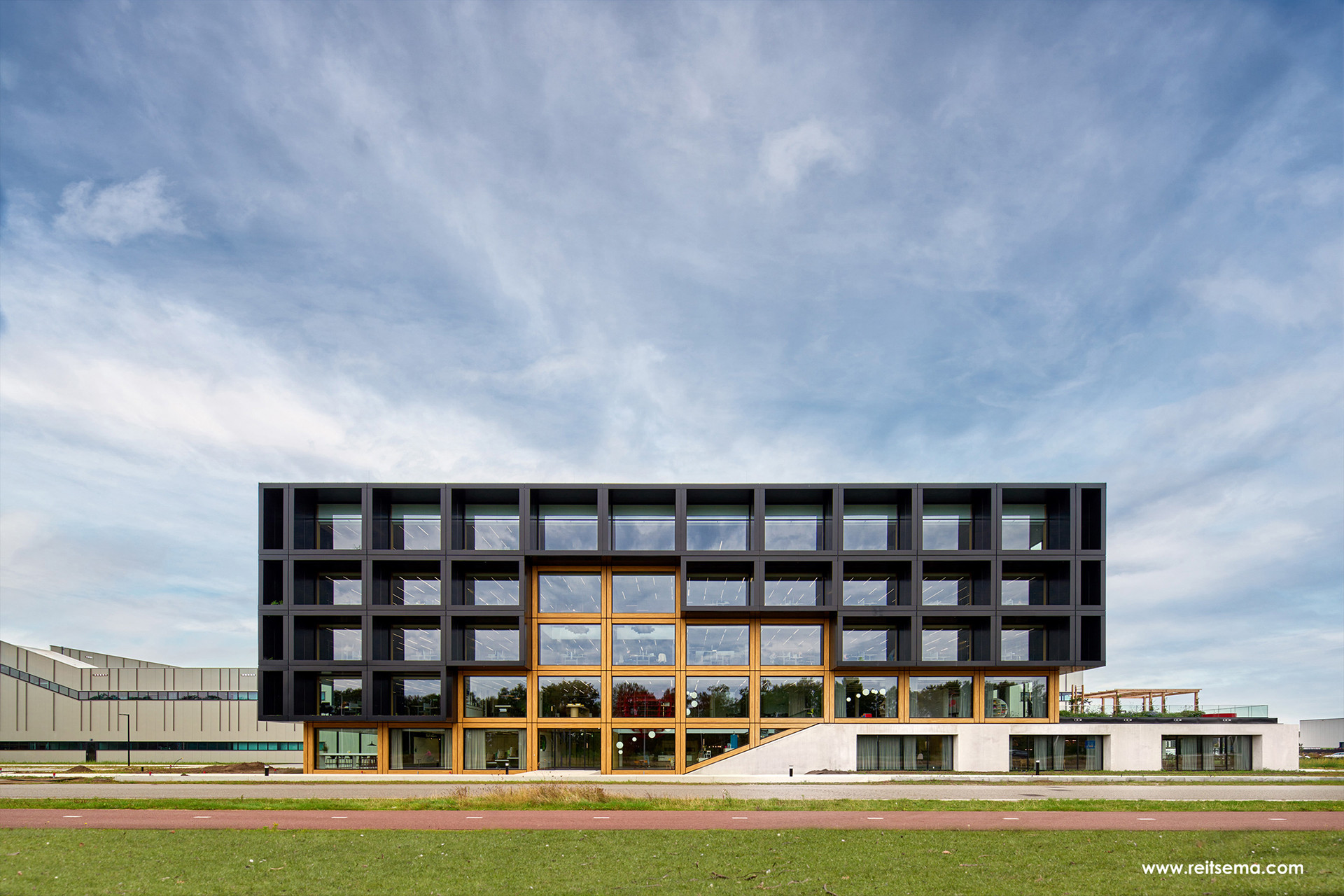 Hoofdkantoor + distributiecentrum Heutink - Hoofdfoto